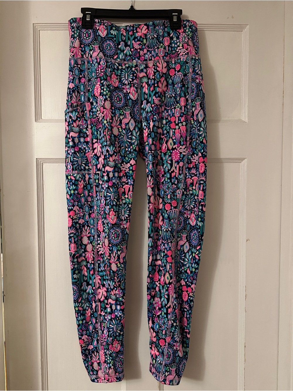 Women size Medium Lily Pulitzer Active Leggings - with hot Pink, Black, flamingo